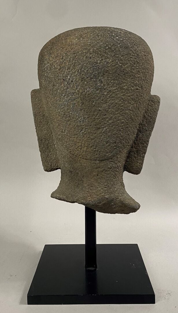 INDONESIE, PROBABLEMENT EPOQUE IX SIECLE - Rare tête de moine bouddhiste en pie…