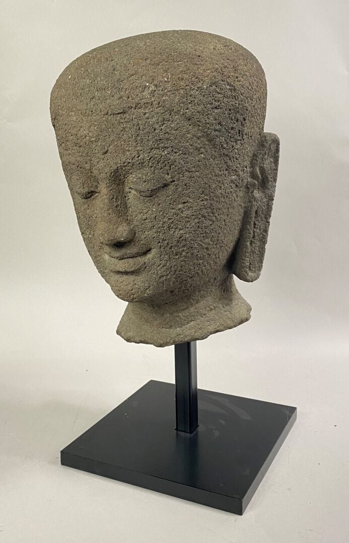 INDONESIE, PROBABLEMENT EPOQUE IX SIECLE - Rare tête de moine bouddhiste en pie…