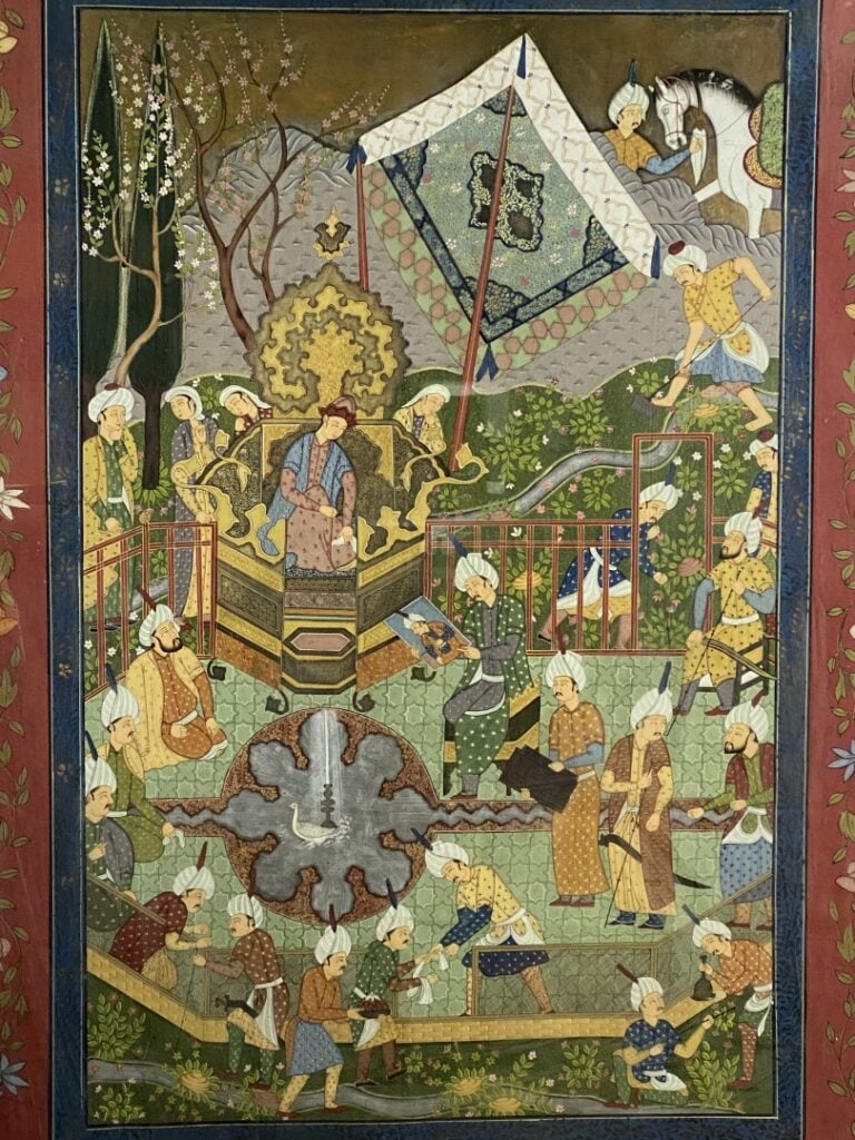 IRAN / PERSE, XXe siècle - Scène de cour animée sur fond de paysage, entourage…