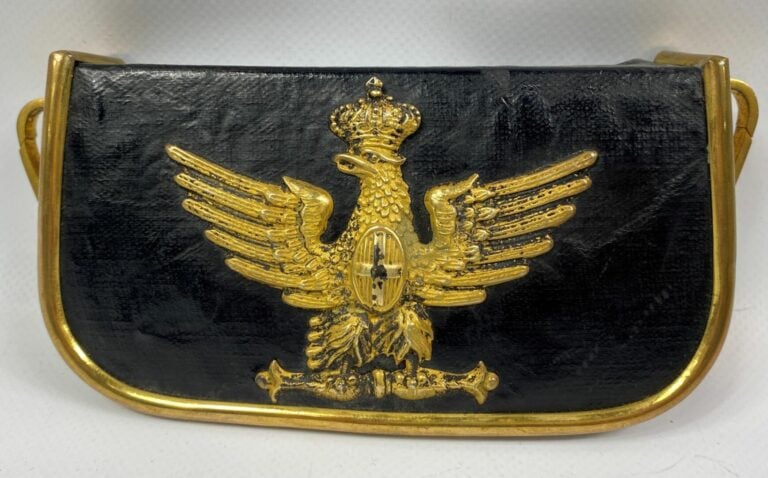 ITALIE - Giberne d'officier ornée de l'aigle royal couronné, banderole dorée