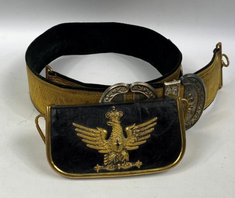 ITALIE - Giberne d'officier ornée de l'aigle royal couronné, banderole dorée