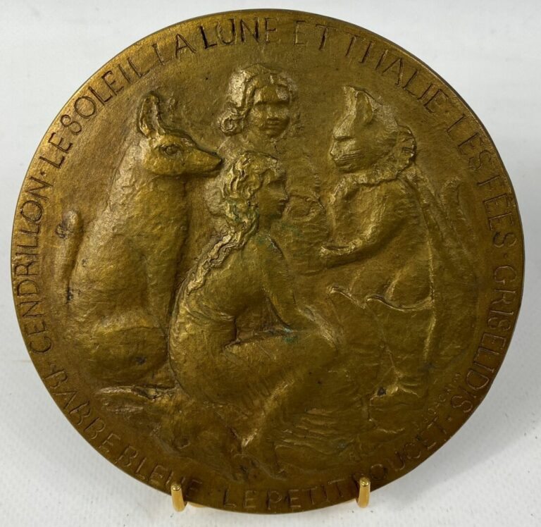 J. JOACHIM - Médaille en bronze "Hommage à Perrault" - Diam : 13,5 cm