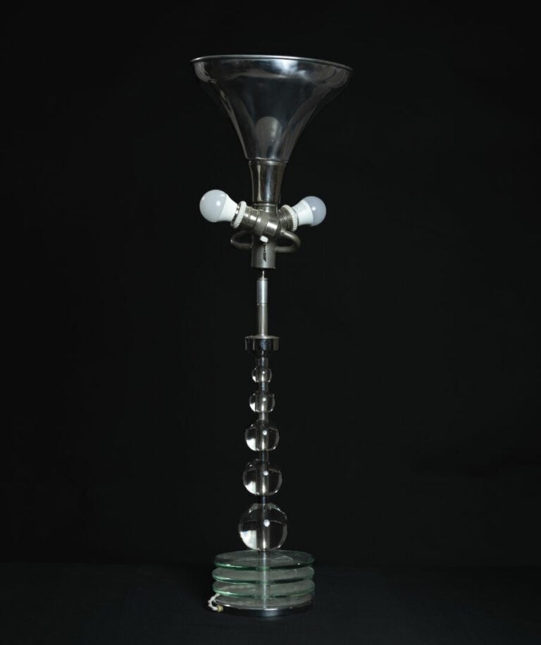 Jacques ADNET, dans le goût de - Lampe moderniste en métal nickelé et verre com…