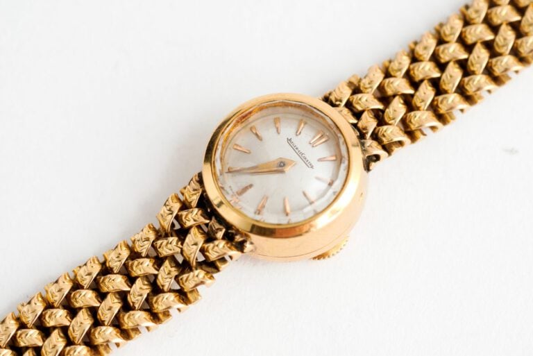 JAEGER LE COULTRE - Montre bracelet de dame en or jaune (750), boîtier rond, ca…