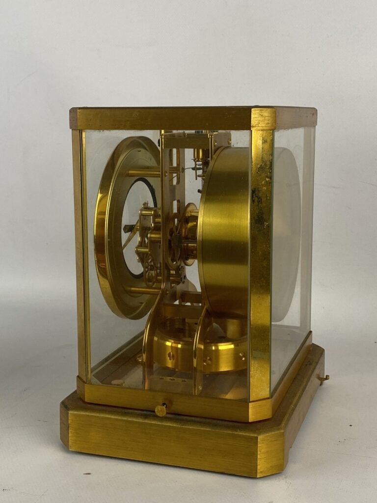 JAEGER LECOULTRE, Atmos - Pendule cage en laiton doré et verre, à pans coupés -…