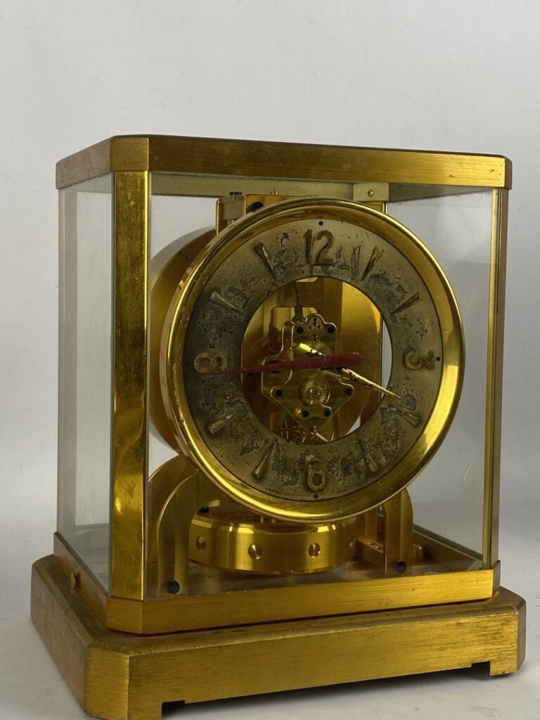JAEGER LECOULTRE, Atmos - Pendule cage en laiton doré et verre, à pans coupés -…