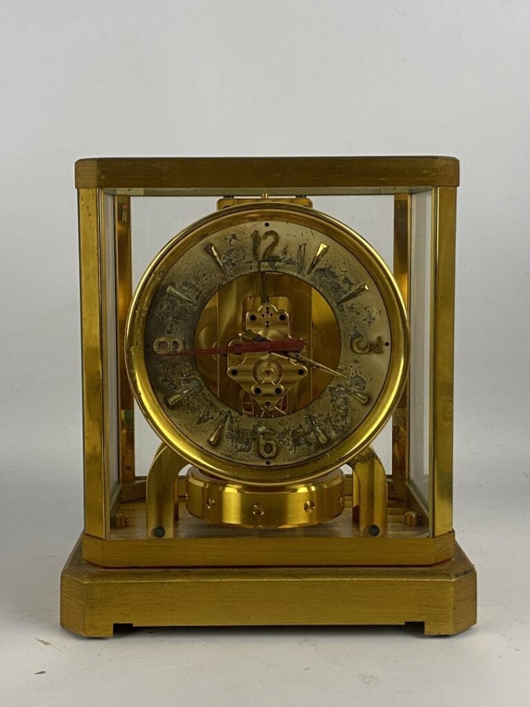 JAEGER LECOULTRE, Atmos - Pendule cage en laiton doré et verre, à pans coupés -…