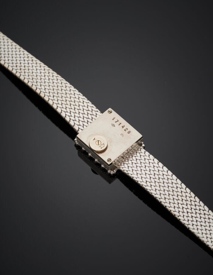 JAEGER LECOULTRE - BRACELET MONTRE rectangulaire de dame en or gris (750‰). Lun…