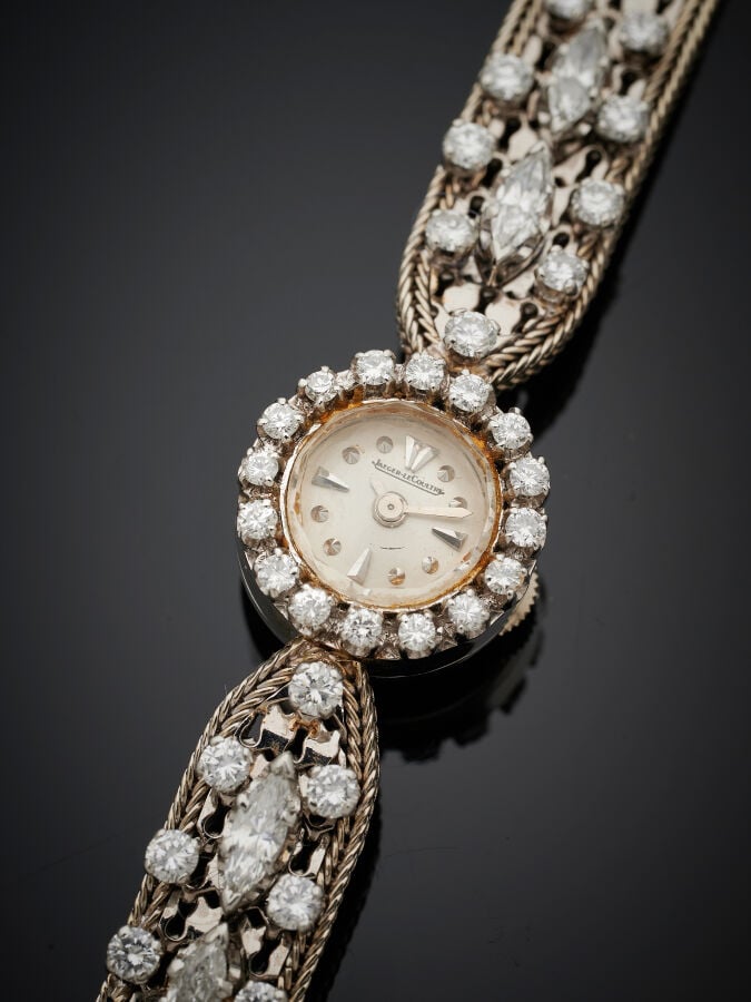JAEGER LECOULTRE - BRACELET MONTRE ronde de dame en or gris (750‰). Lunette et…