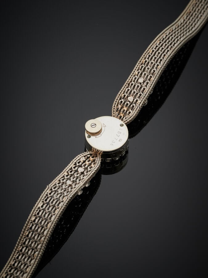 JAEGER LECOULTRE - BRACELET MONTRE ronde de dame en or gris (750‰). Lunette et…