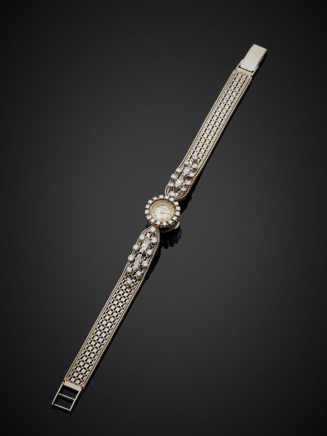 JAEGER LECOULTRE - BRACELET MONTRE ronde de dame en or gris (750‰). Lunette et…