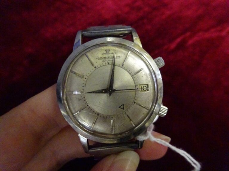JAEGER-LECOULTRE. - Montre modèle Memovox, boitier en acier, mouvement automati…