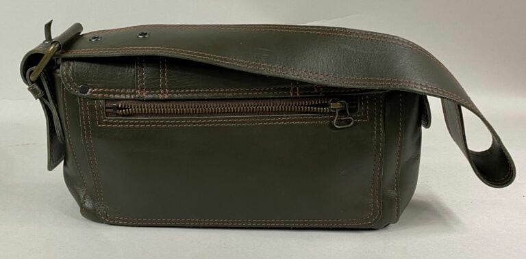 Jamin PUECH Paris - Sac en cuir marron à surpiqûres orange, fermeture par rabat…