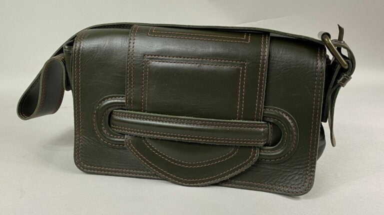 Jamin PUECH Paris - Sac en cuir marron à surpiqûres orange, fermeture par rabat…