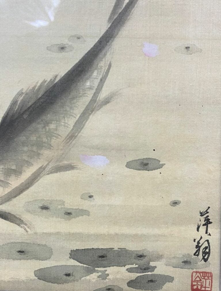 JAPON - Lot de deux peintures sur tissus à décor de poissons et oiseaux branché…