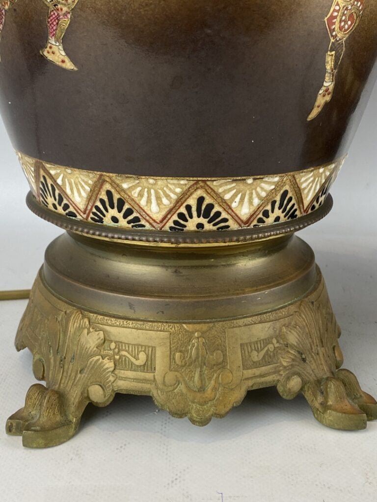 JAPON - Paire de vases balustres en céramique, Satsuma - A décor de samouraï -…
