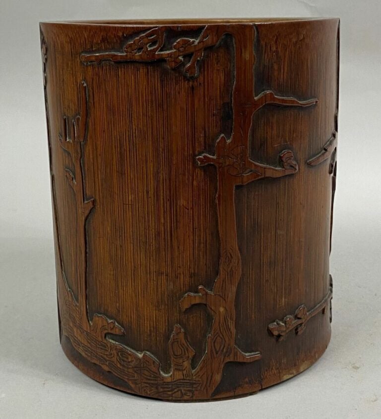 JAPON - Pot à pinceau en bois dit bitong sculpté de branchage de prunus et écri…