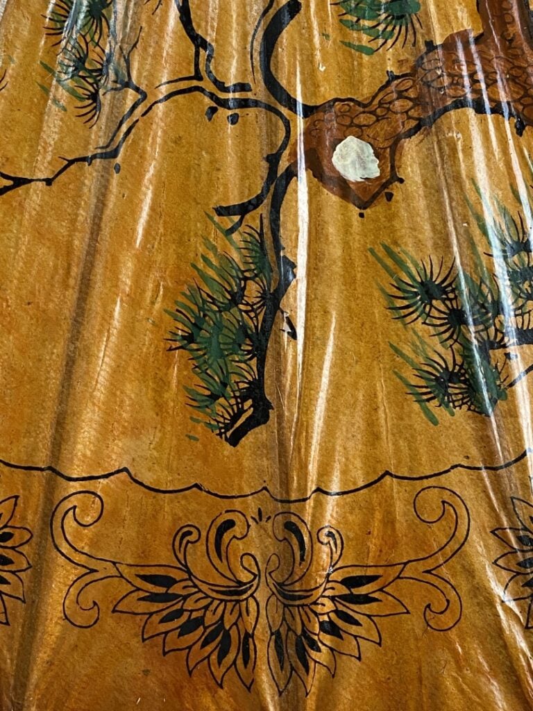 JAPON, XXe siècle - Ombrelle à décor de hérons dans un paysage