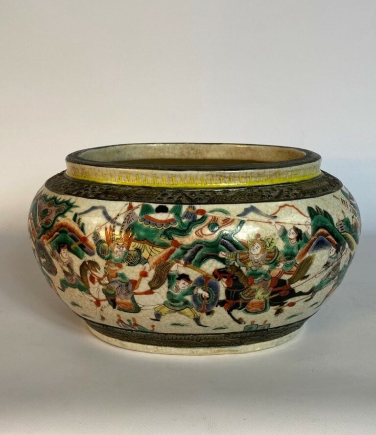 JARDINIERE / BASSIN EN GRES POLYCHROME, NANKIN - Chine, - A décor de scènes de…