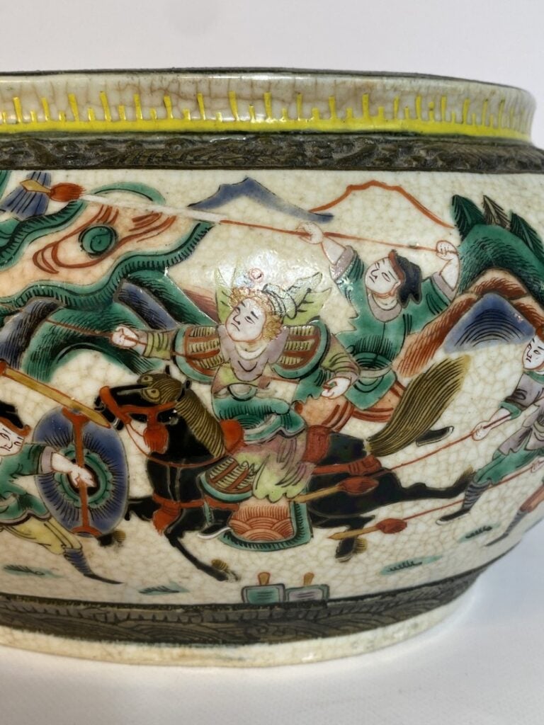 JARDINIERE / BASSIN EN GRES POLYCHROME, NANKIN - Chine, - A décor de scènes de…