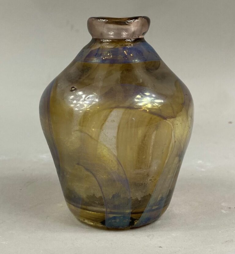 Jean Claude NOVARO (1943-2015) - Vase en verre à panse renflée et col légèremen…