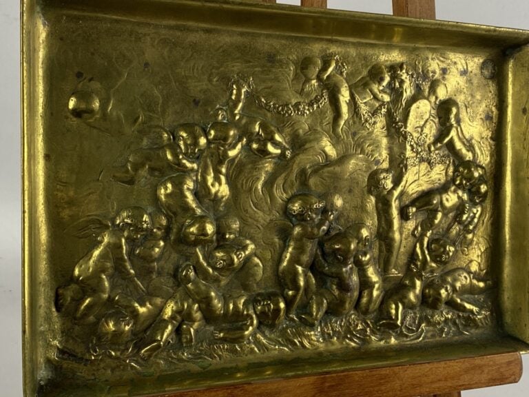 Jean-Denis LARUE (XIXème siècle) - Plateau rectangulaire en bronze doré à décor…