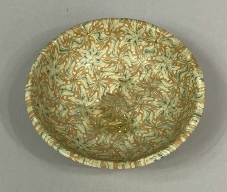Jean GERBINO (1876-1966) à VALLAURIS - Coupelle vide-poche en mosaïque de terre…