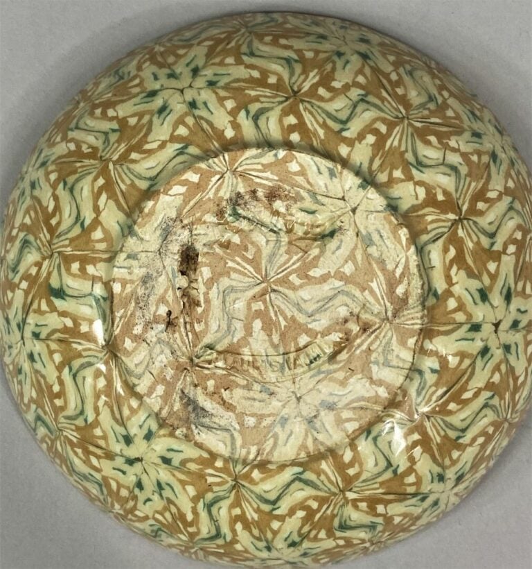 Jean GERBINO (1876-1966) à VALLAURIS - Coupelle vide-poche en mosaïque de terre…