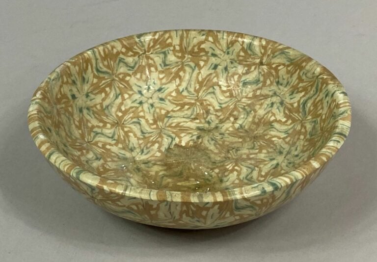 Jean GERBINO (1876-1966) à VALLAURIS - Coupelle vide-poche en mosaïque de terre…