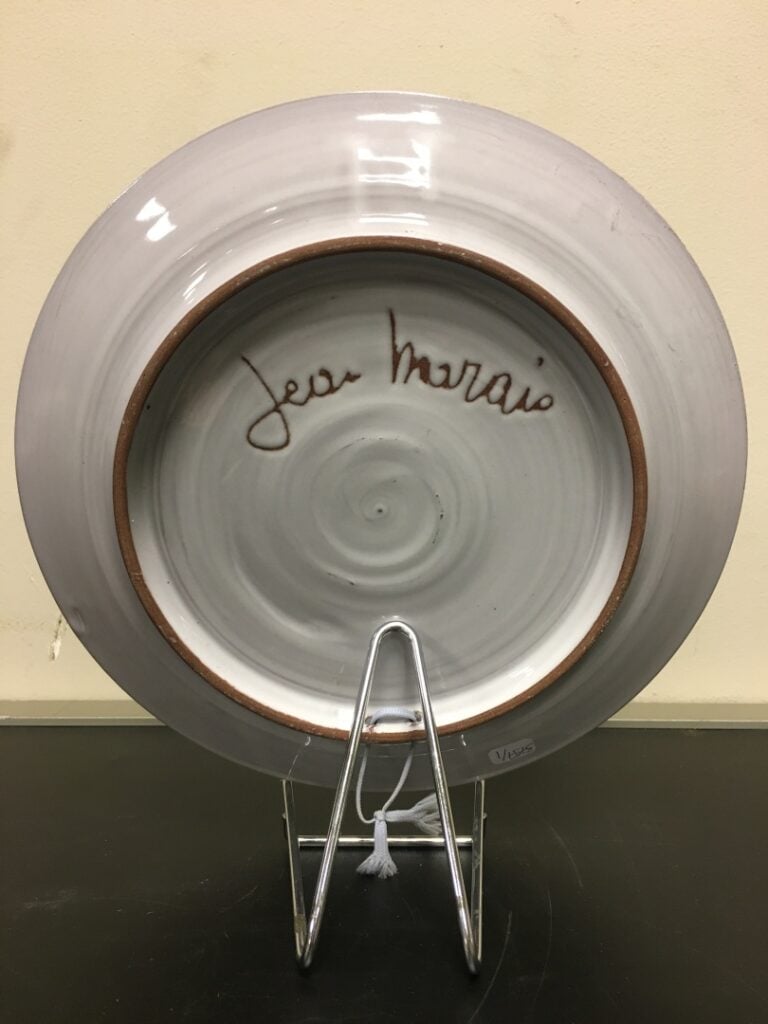 Jean MARAIS (1913-1998). - Plat en terre cuite émaillée, signé au-dessous. - Di…