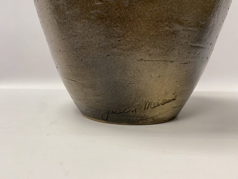 Jean MARAIS (1913-1998). - Vase - Epreuve en terre cuite, signée en bas de la p…