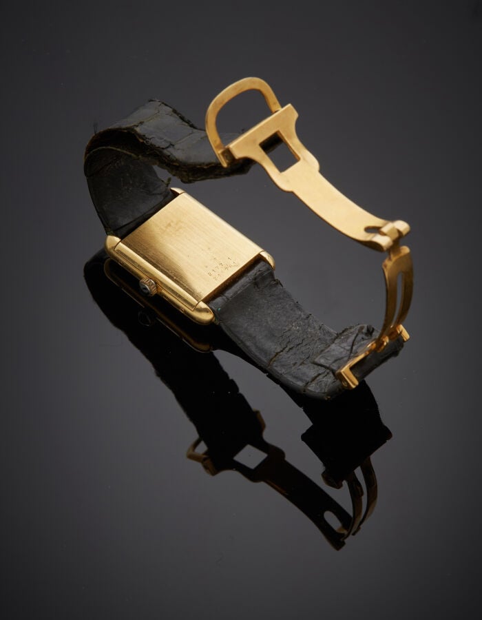 JEAN PERRET - BRACELET MONTRE rectangulaire en or jaune (750‰). Cadran noir. Mo…