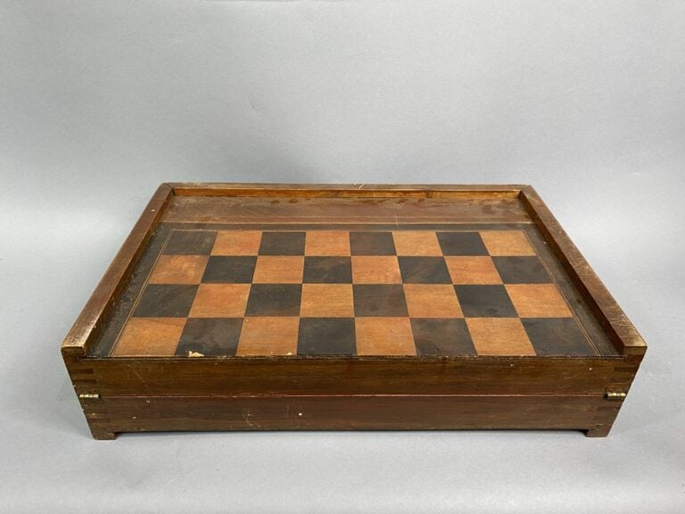 Jeu de jacquet en bois avec ses jetons - (en l'état)