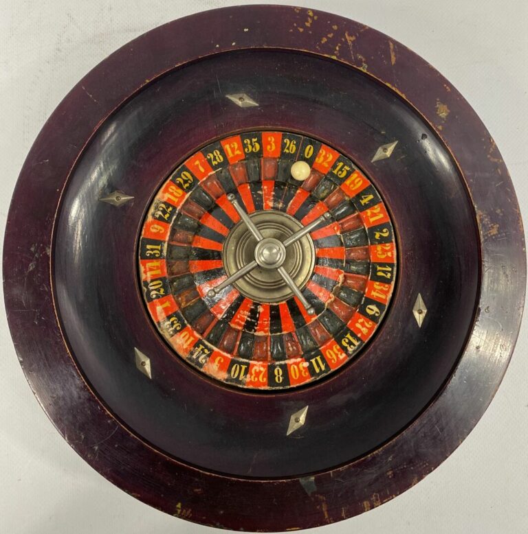 Jeu de la roulette en bois peint - Diam : 27 cm - (petits éclats)