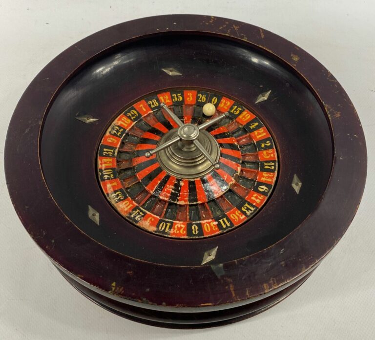 Jeu de la roulette en bois peint - Diam : 27 cm - (petits éclats)