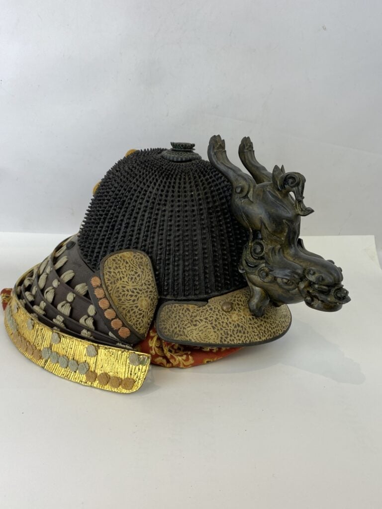 Kabuto - Japon - Epoque EDO (1603 - 1868) - Kabuto à 62 lamelles en fer à rivet…