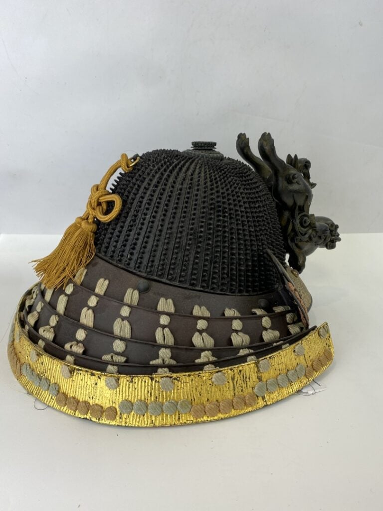 Kabuto - Japon - Epoque EDO (1603 - 1868) - Kabuto à 62 lamelles en fer à rivet…