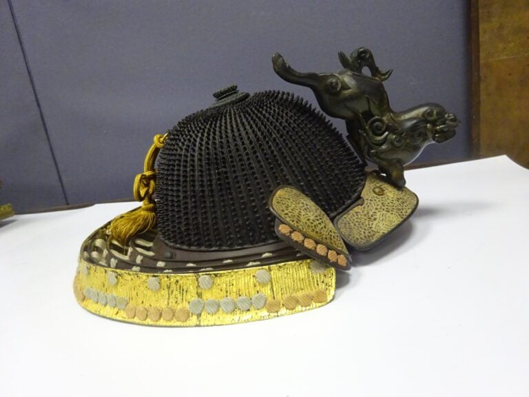 Kabuto - Japon - Epoque EDO (1603 - 1868) - Kabuto à 62 lamelles en fer à rivet…