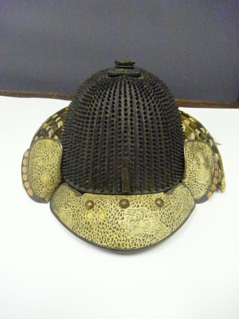 Kabuto - Japon - Epoque EDO (1603 - 1868) - Kabuto à 62 lamelles en fer à rivet…
