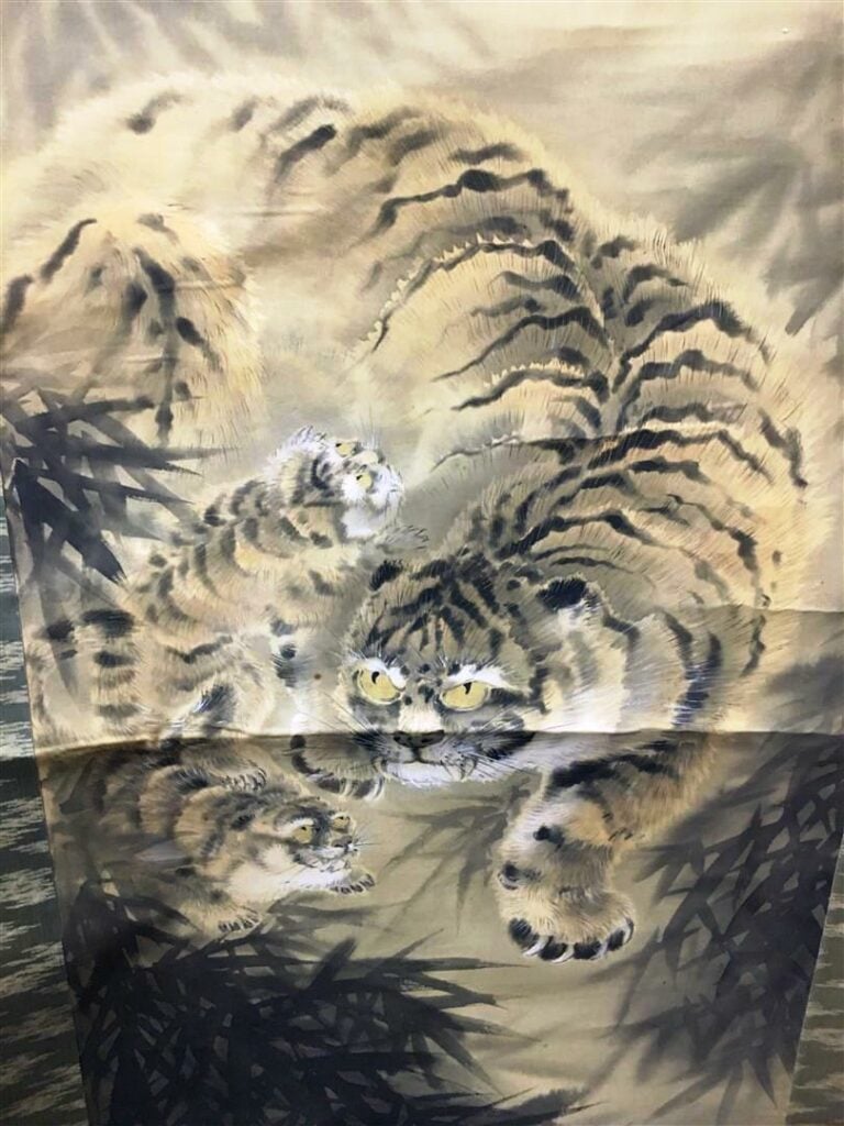[-] KAKEMONO - Encre (?) sur papier - Représentant des tigres - Cachets et sign…