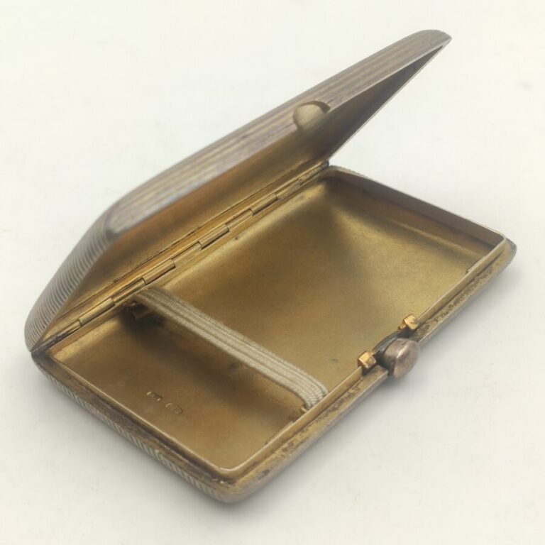 Karl Fabergé-Petite boite à cigarettes en argent (titre 88-919,6°/OO) à décor c…