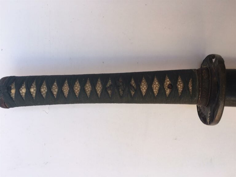 [.] KATANA - Japon - Shinto katana, shinogi zukuri, trempe effacée, un mekugi a…