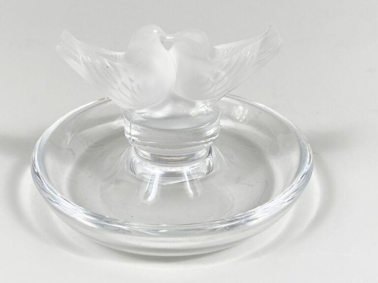 LALIQUE - Baguier "Couple de colombes" en cristal , signé Lalique France - Dans…
