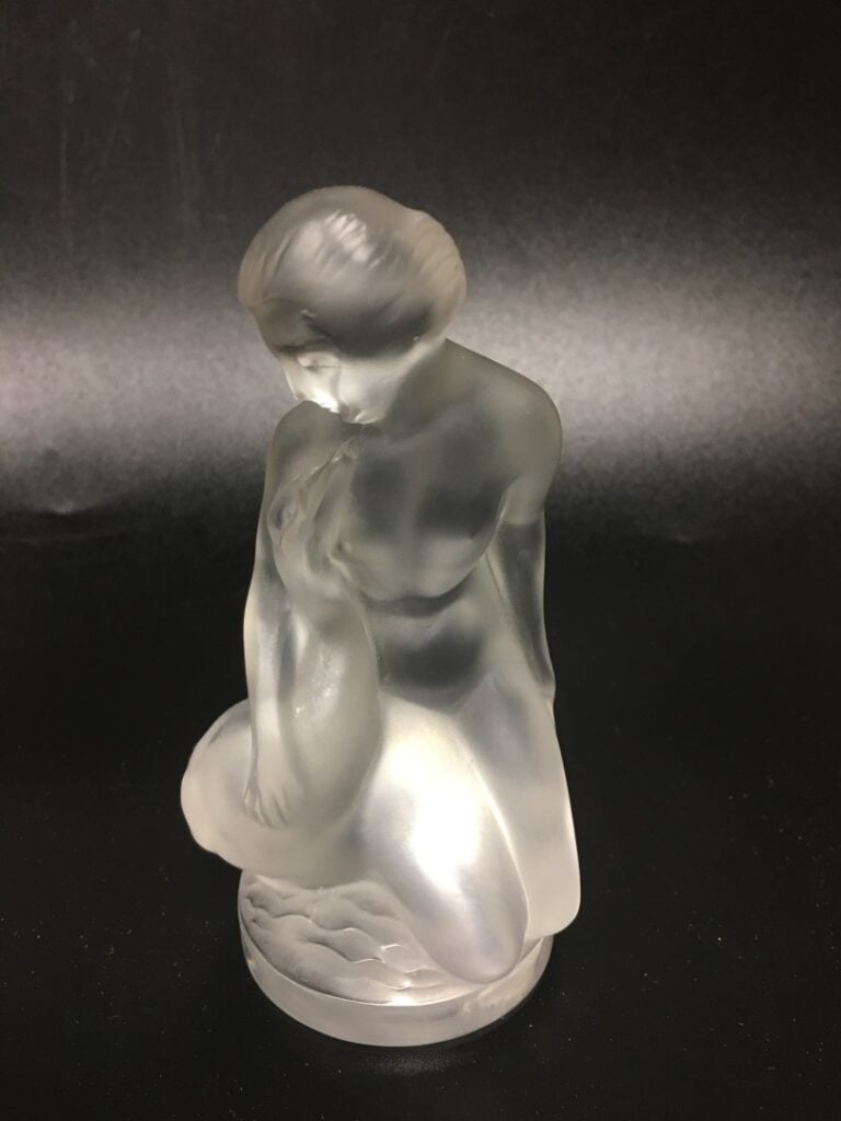 LALIQUE FRANCE. - Faune et Leda - Deux sujets en verre pressé moulé, signés au-…