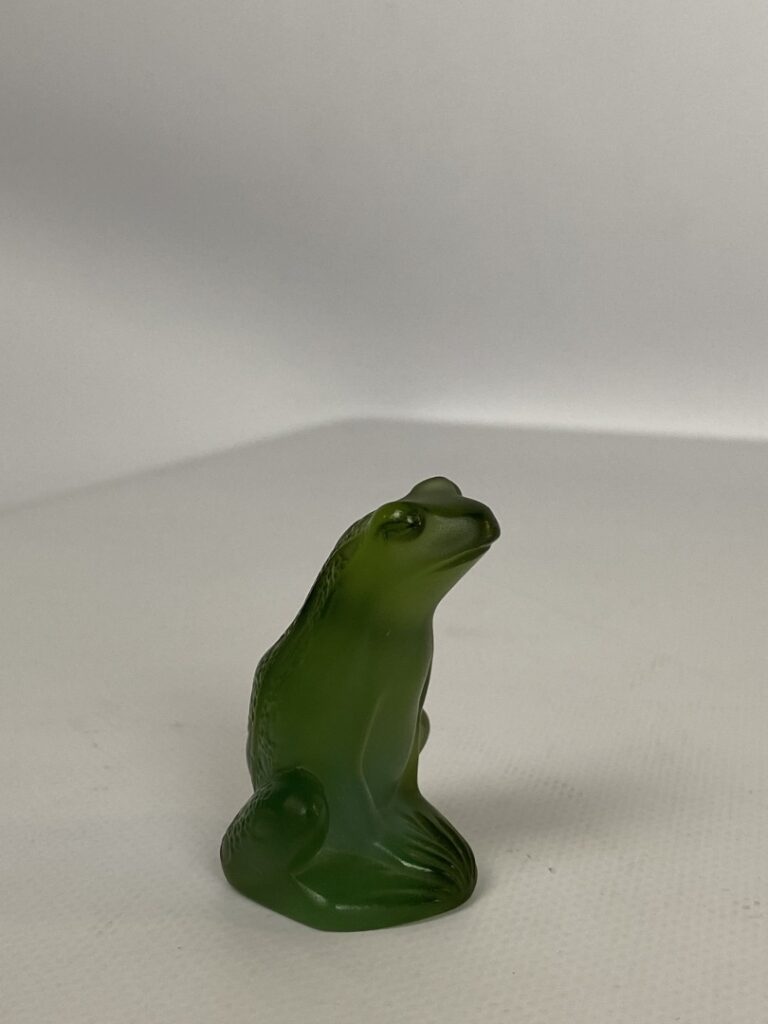 LALIQUE France - Sujet grenouille en cristal moulé-pressé vert - H. : 5.5 cm -…