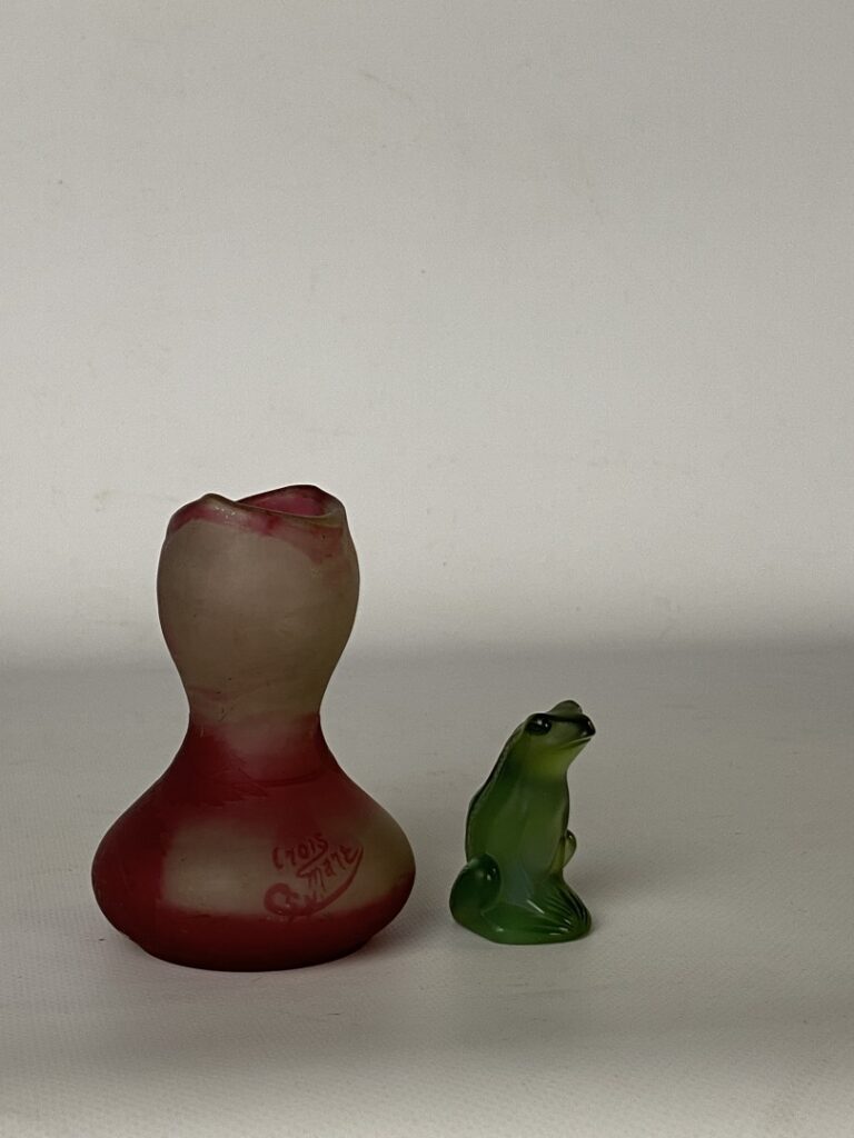 LALIQUE France - Sujet grenouille en cristal moulé-pressé vert - H. : 5.5 cm -…