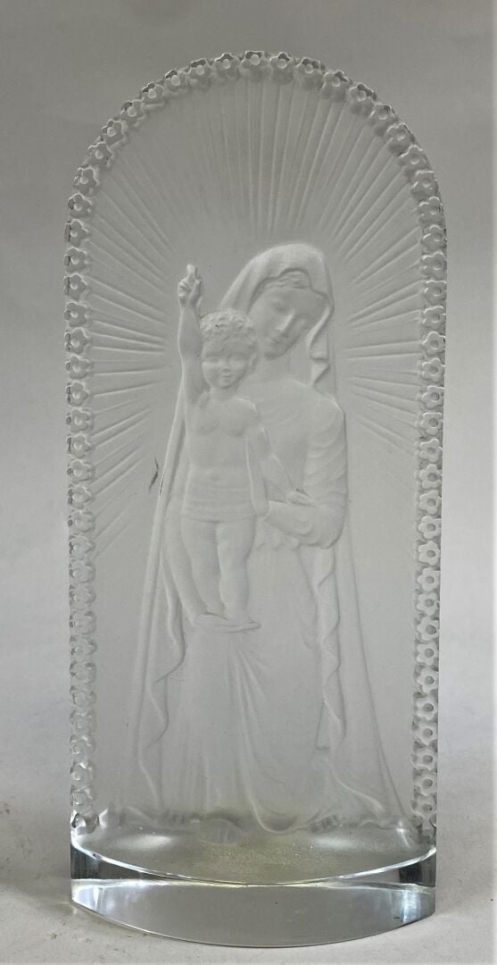 LALIQUE France - Vierge à l'Enfant agenouillée, sujet en verre blanc moulé pres…