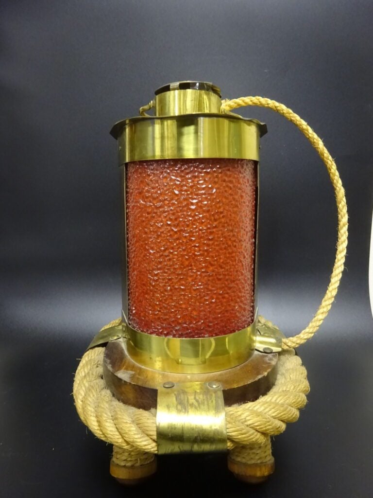 Lampe de bateau babord-tribord en bois cordes et laiton. - Hauteur: 30 cm.