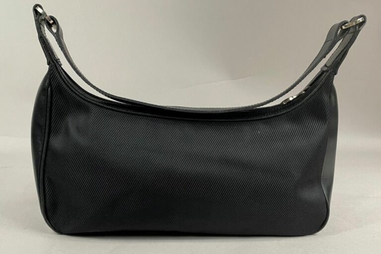 LANCEL - Sac à main baguette en toile et cuir noir, anse porté épaule - On join…