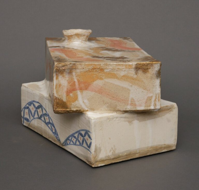Large vase contemporain en céramique Hagi, à glaçure blanche, en deux parties r…